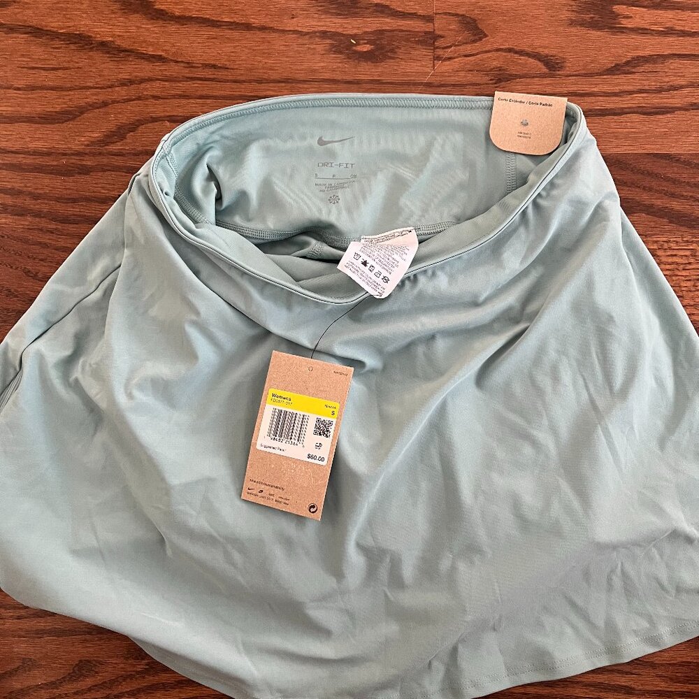 Nike Standard Fit Tennis Skirt w/ Built-In Leggings | Teal | S | NWT